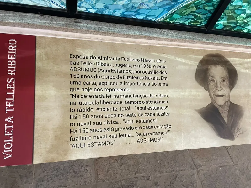 Painel sobre Violeta Telles Ribeiro, que sugeriu o lema ADSUMUS